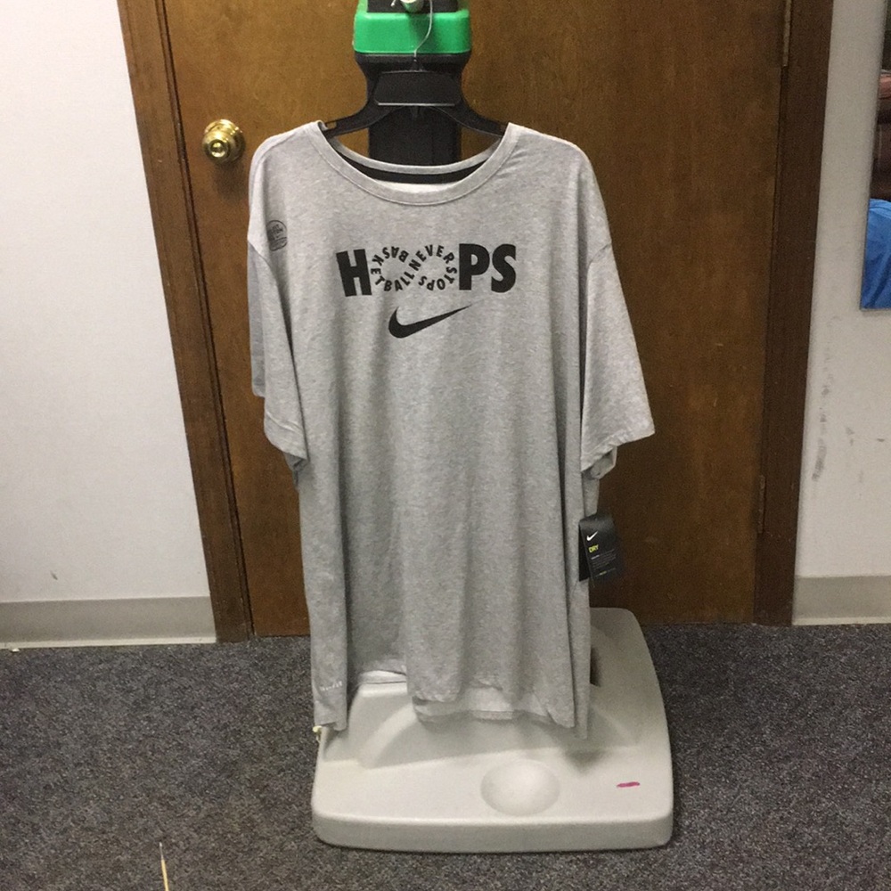 Nike men’s 4xl hoops 🏀 never stops t shirt